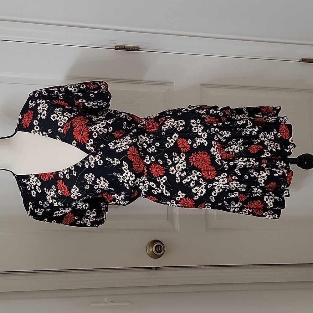 Madewell Size 8 Ruffle-Wrap Dress in Hillside Daisies, Excellent Used Condition
